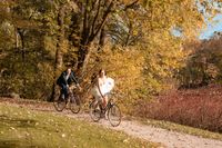 Anreise des Hochzeitpaares zur freien Trauung per Rad, Trauung in individuell